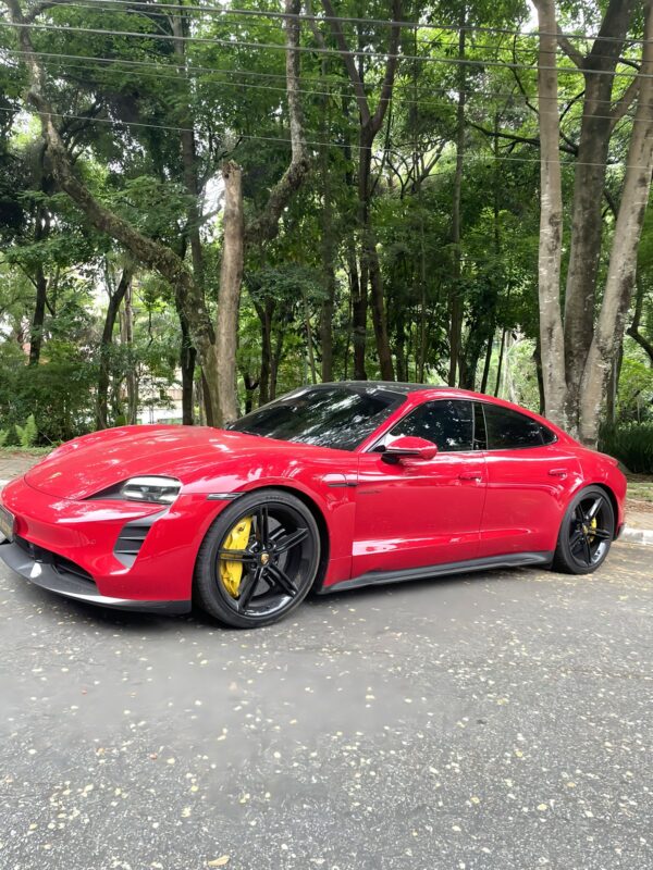 Aluguel Porsche Taycan Vermelha