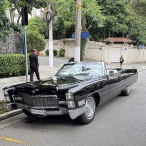 CADILLAC PRETO CONVERSIVEL